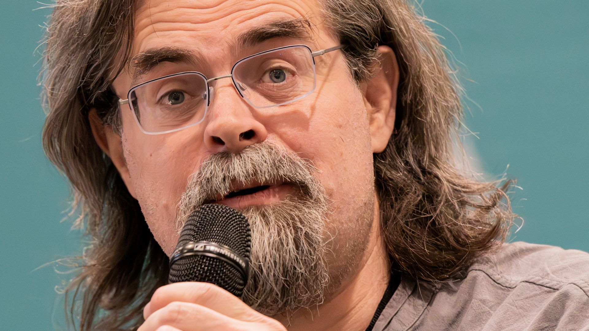 File:Adrian Tchaikovsky at MCM Comic Con London, May 2025 02.jpg