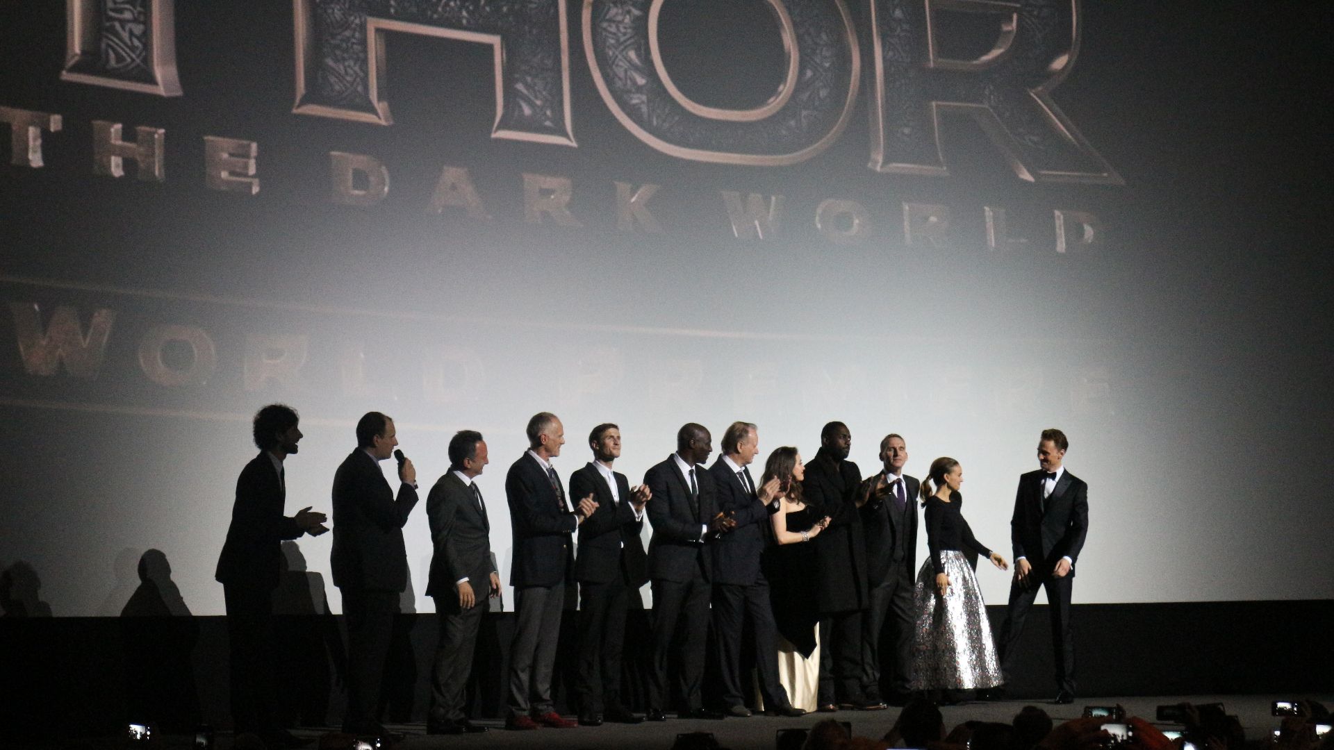 File:Thor The Dark World - World Premier photo call (10554247734).jpg