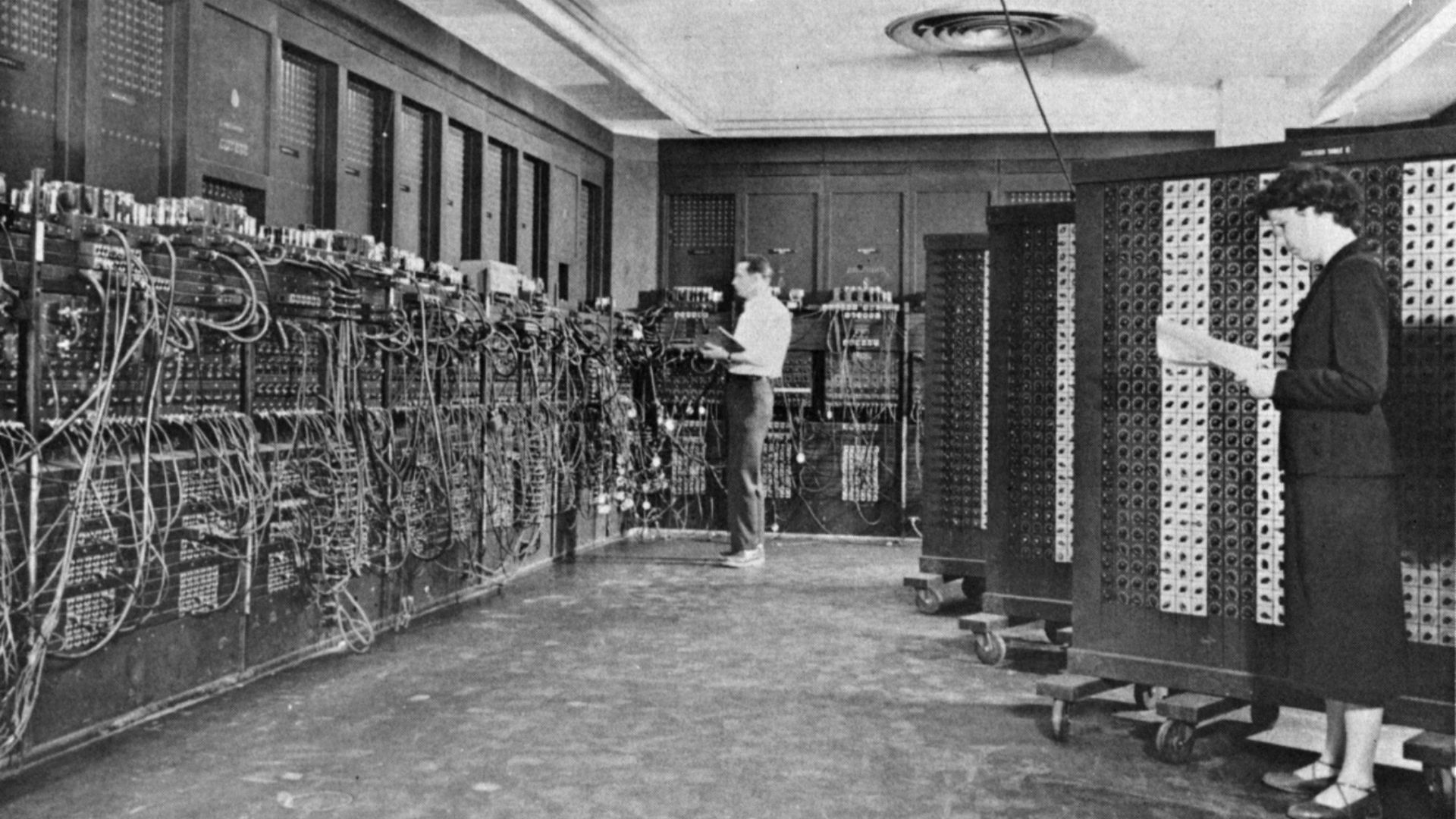 File:Glen Beck and Betty Snyder program the ENIAC in building 328 at the Ballistic Research Laboratory.jpg
