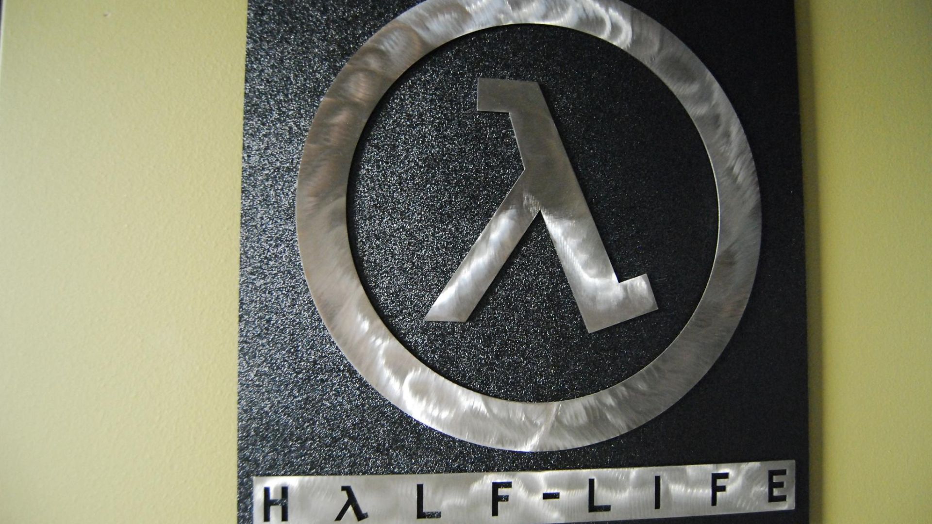 File:Half-Life (3080617459).jpg