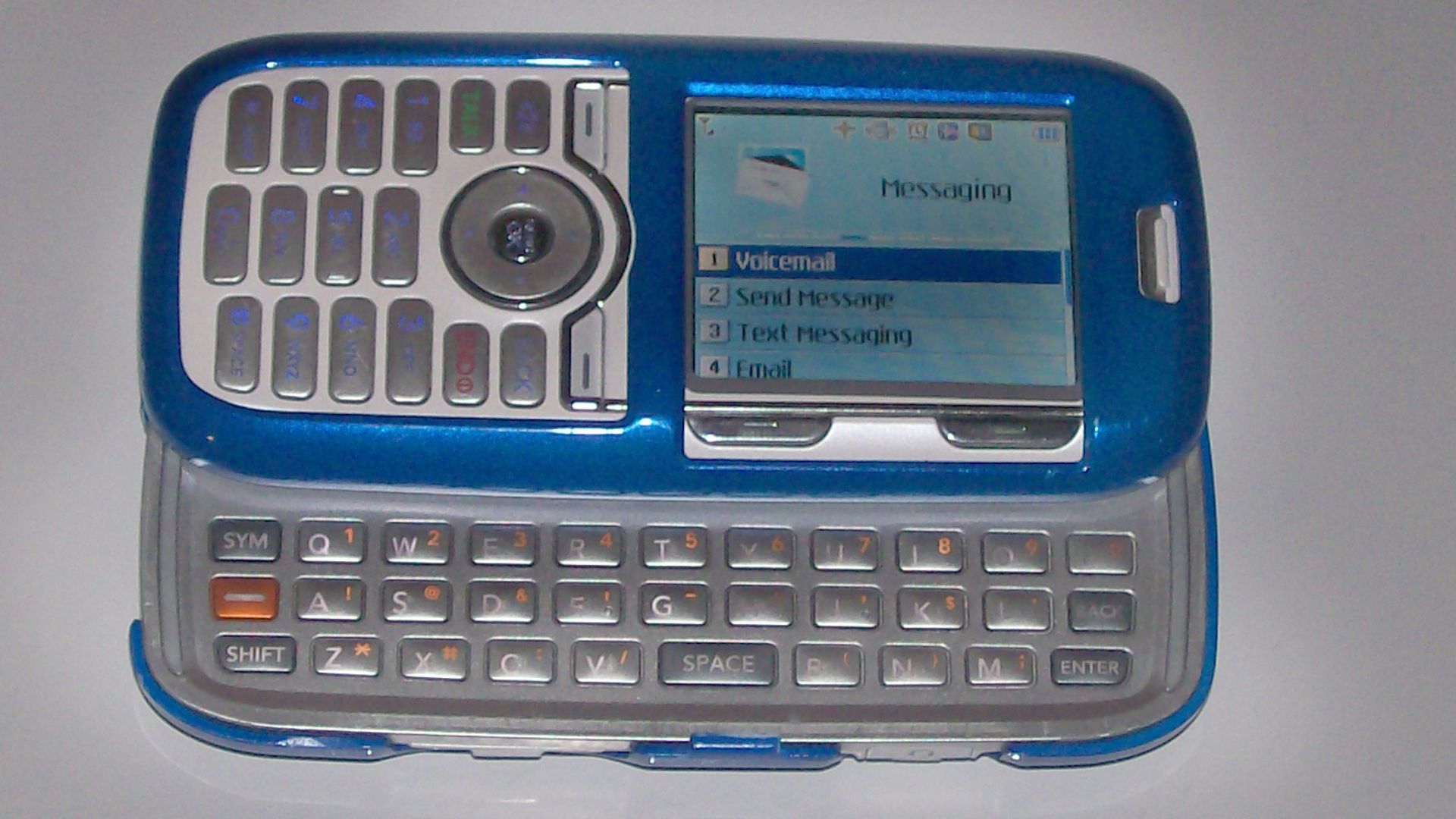 File:LGRumorWithBlueCase.JPG