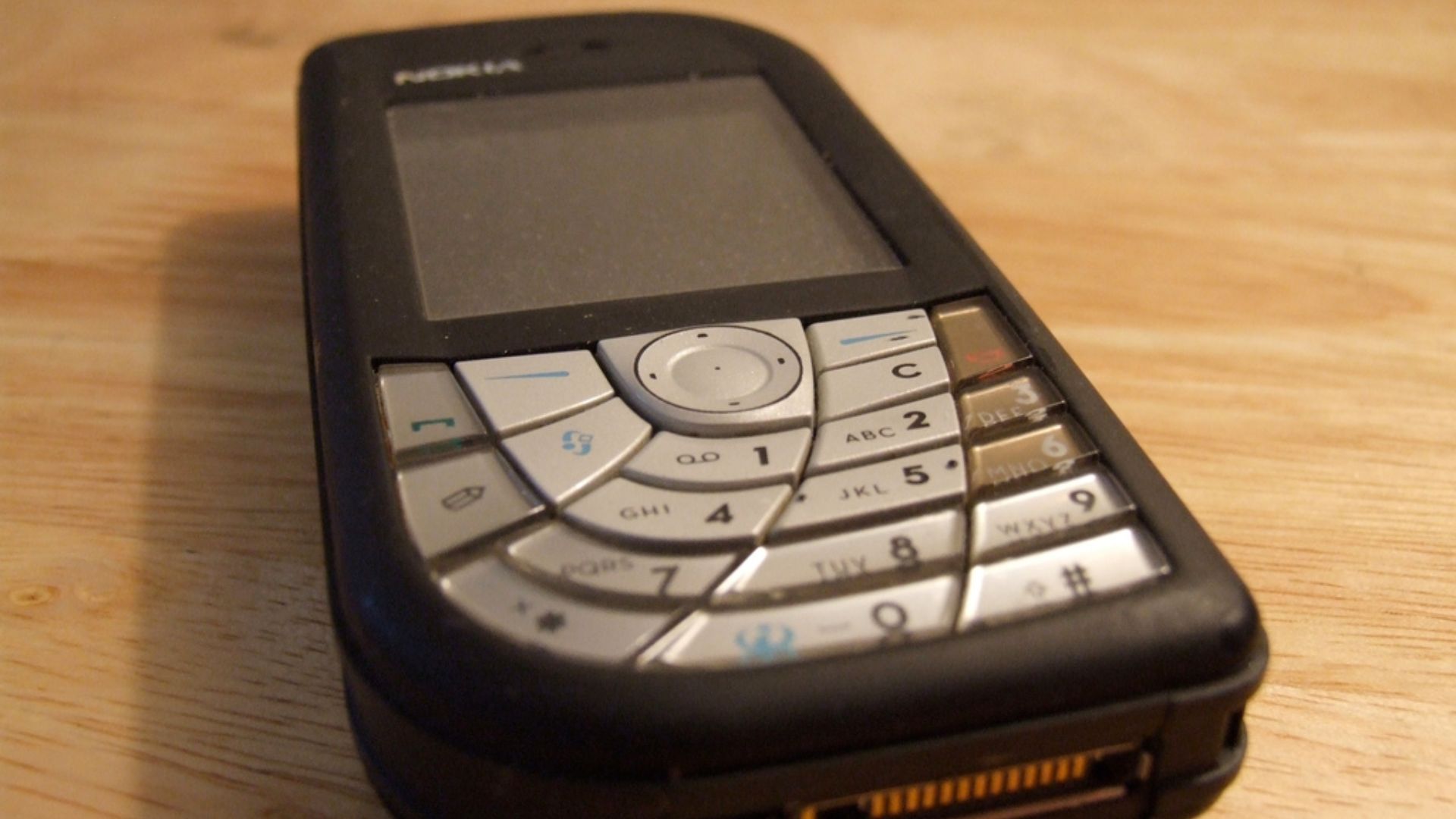 File:Nokia 7610.jpg