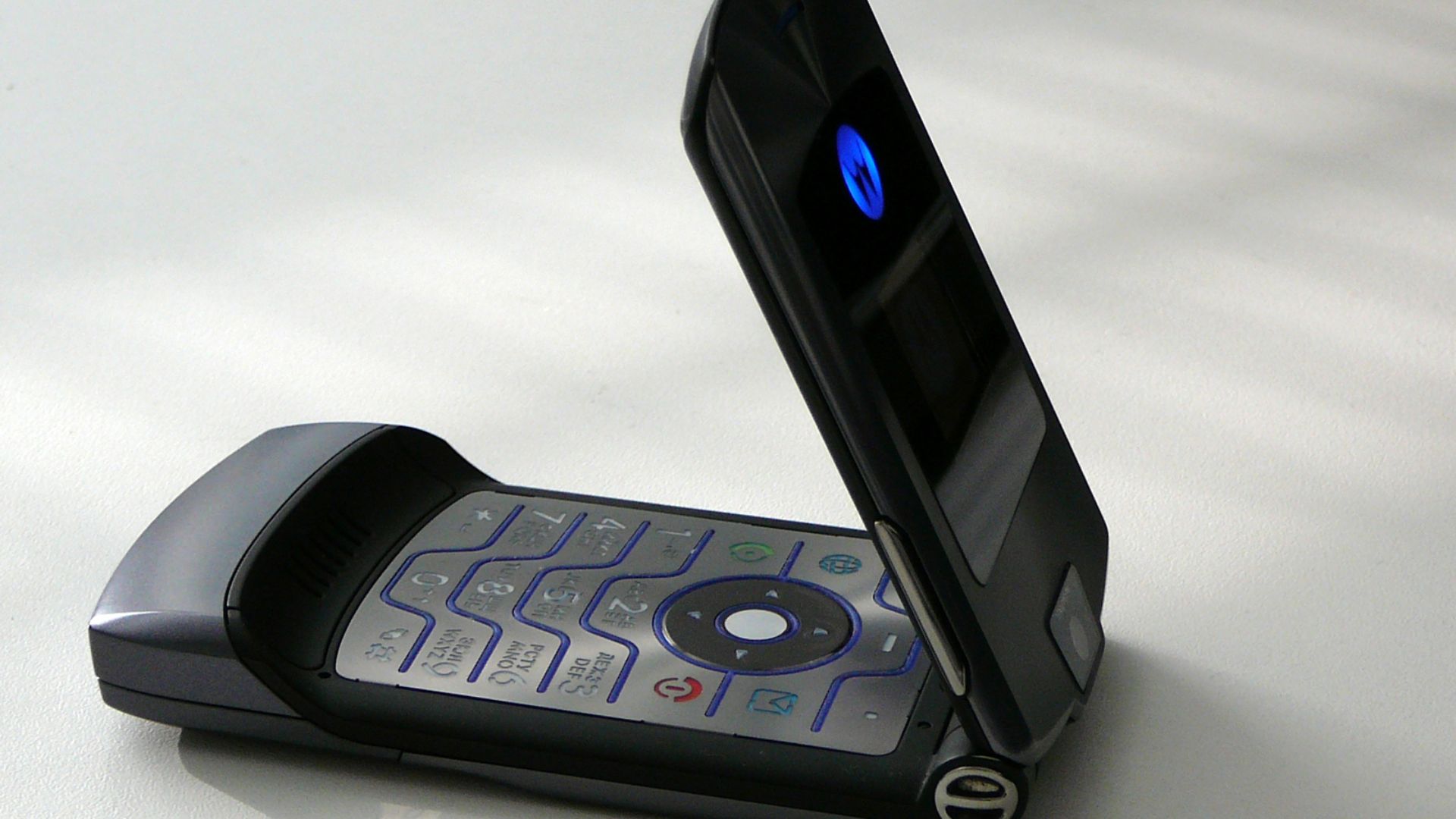 File:Motorola RAZR V3i 01.JPG