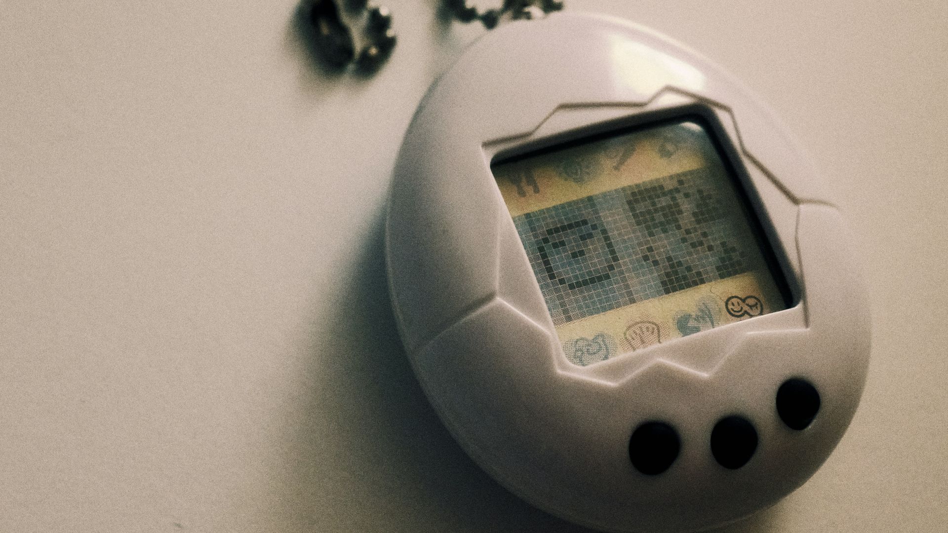 a small electronic device with a chain attached to it