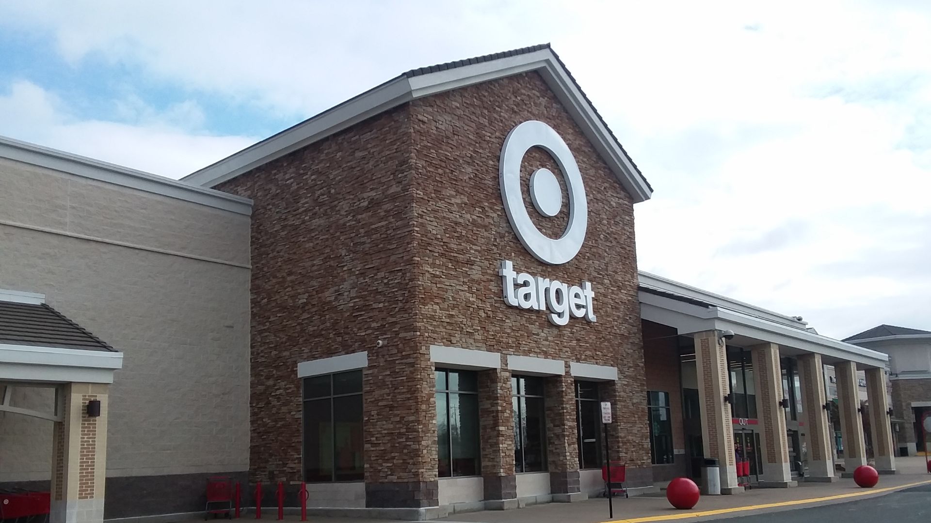 File:Target exterior in Northern Virginia - November 2019.jpg