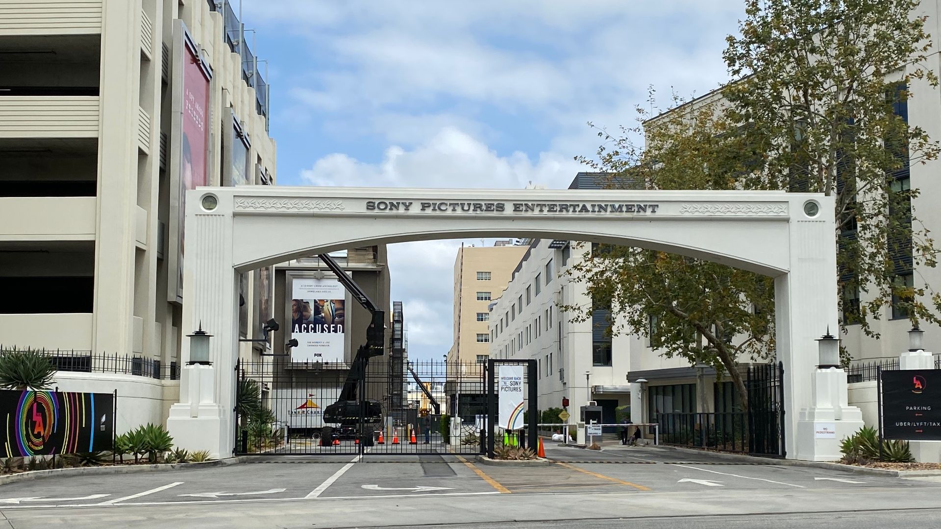 File:Sony Pictures Studios - Culver Boulevard Gate.jpg
