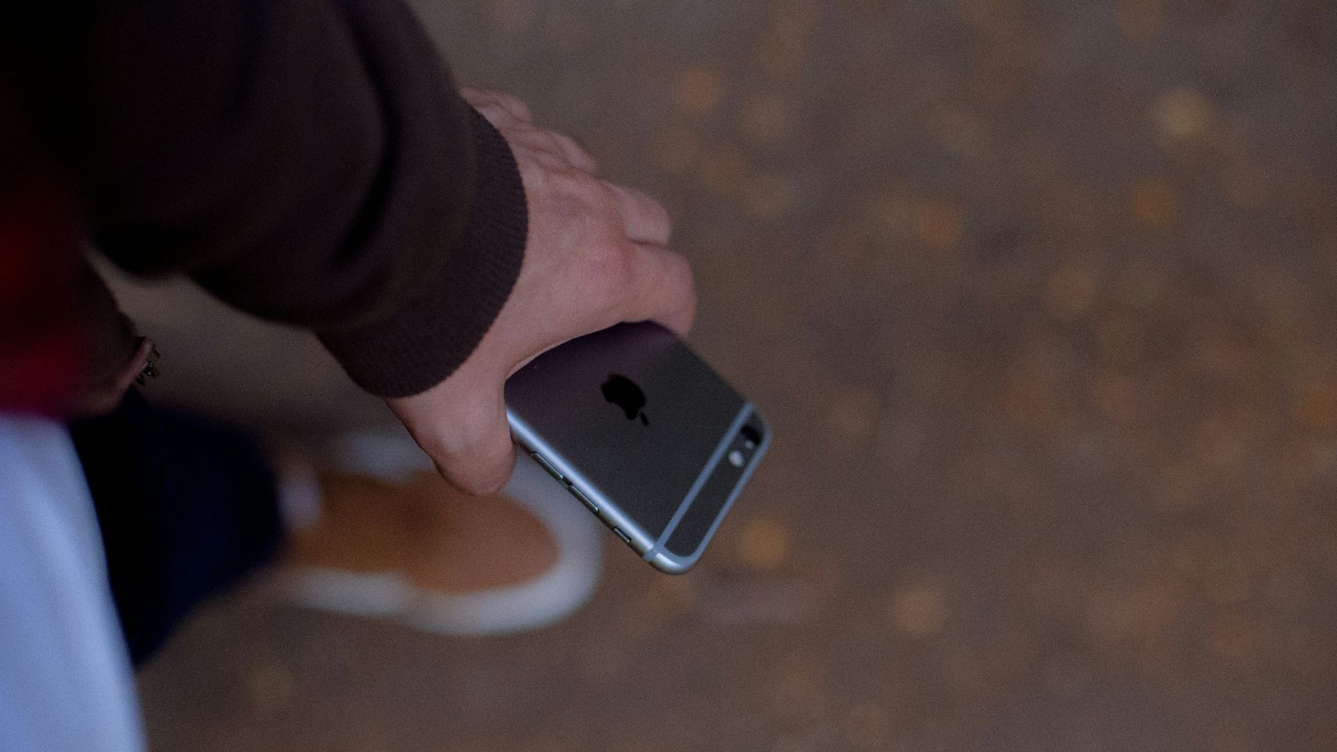 silver iPhone 6s Plus