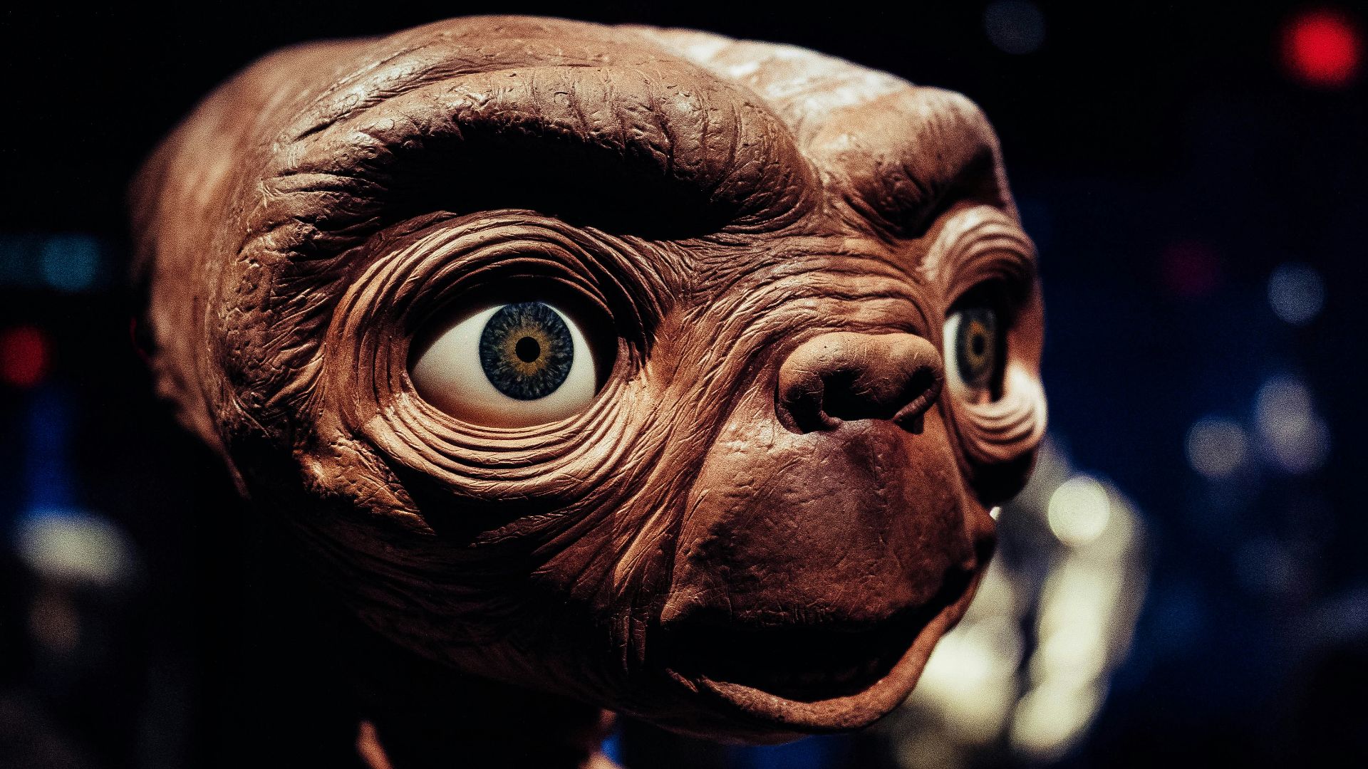 a close up of a statue of an alien