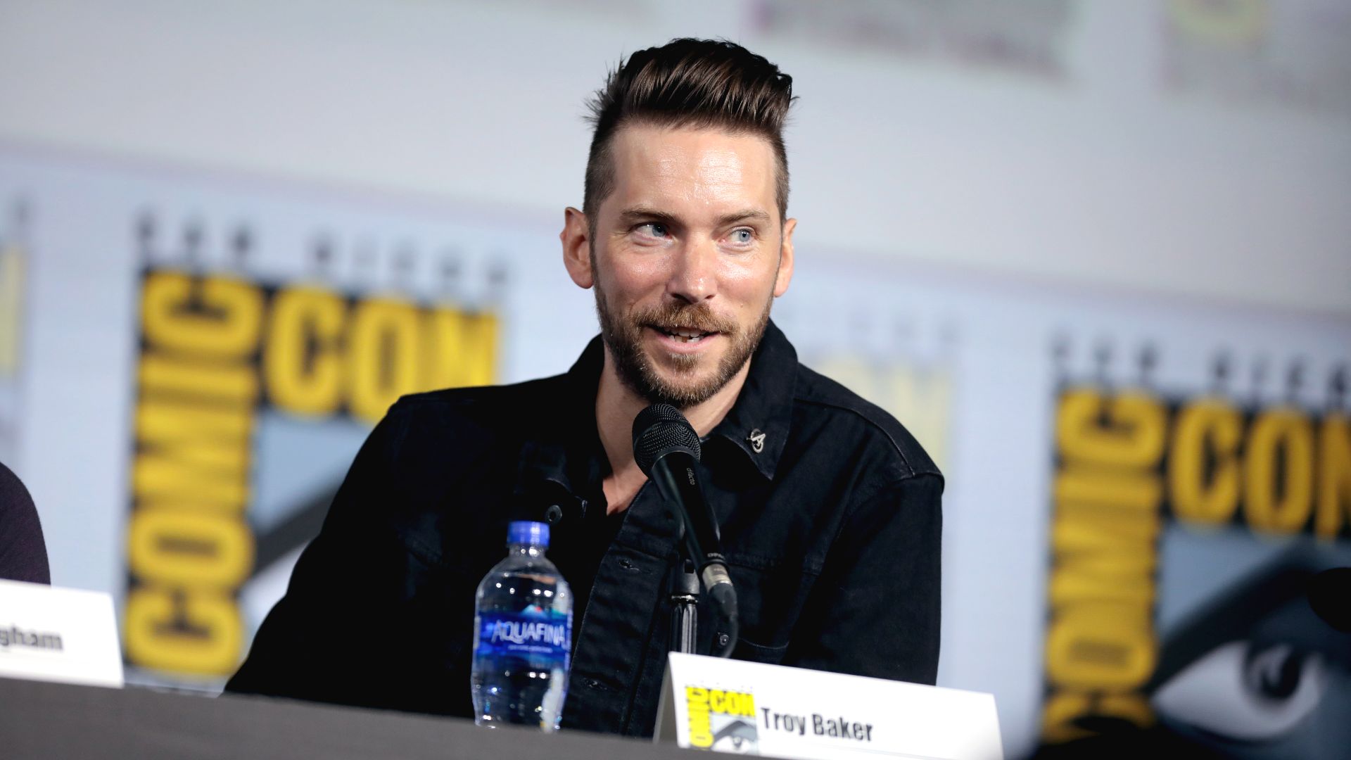 File:Troy Baker SDCC 2019 (48378621182).jpg