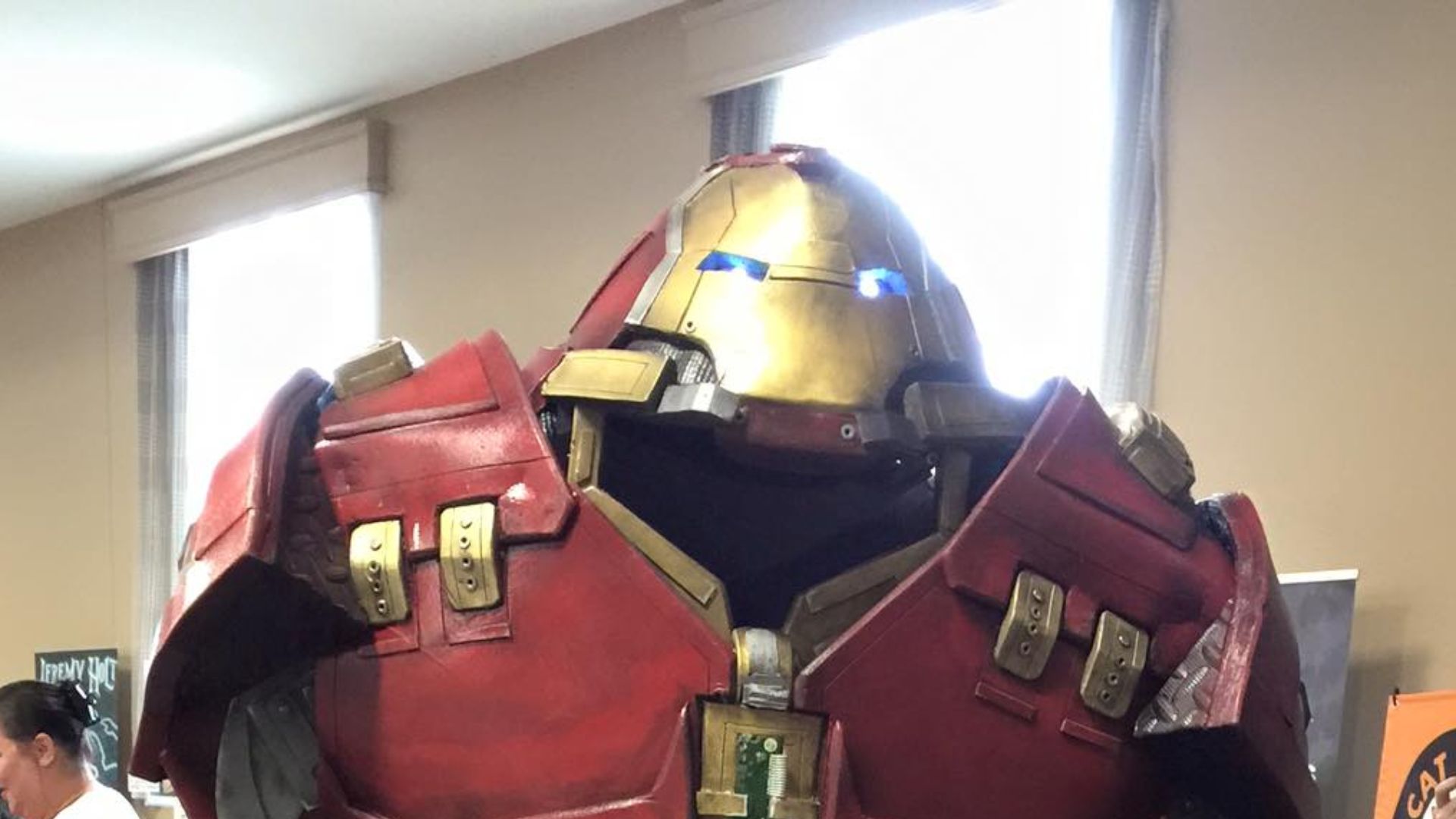 File:2015 Vermont Comic Con Cosplay of Iron Man Hulkbuster Armor.jpg