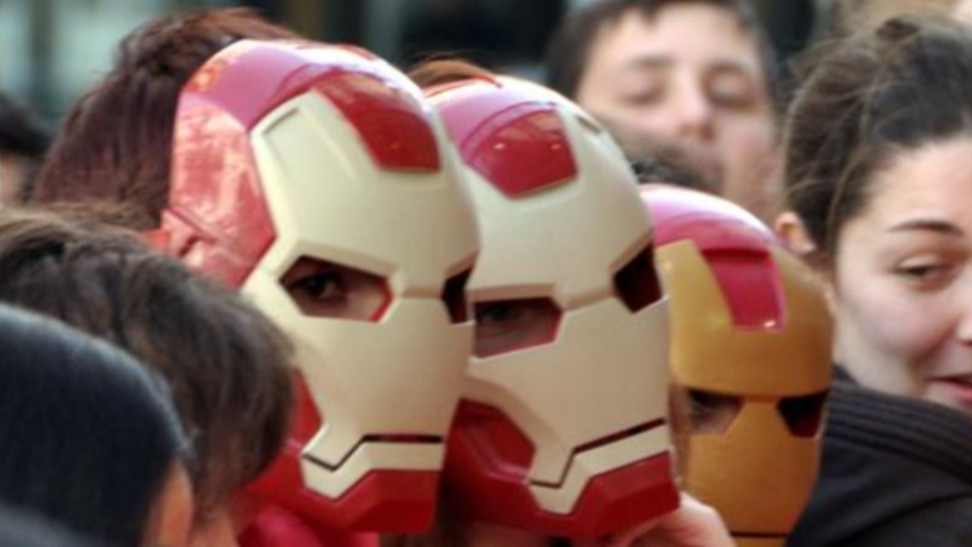 File:AVP Iron Man 3 Paris.jpg