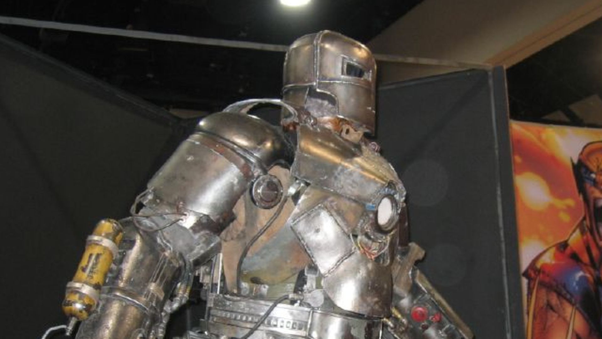 File:Iron Man ComicCon silver armor.jpg