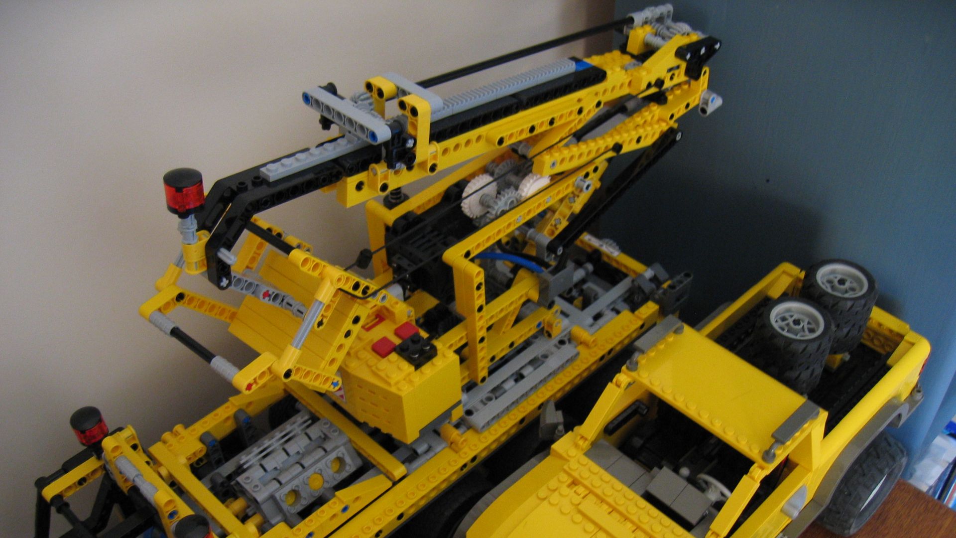 File:Lego utility vehicle and crane.jpg