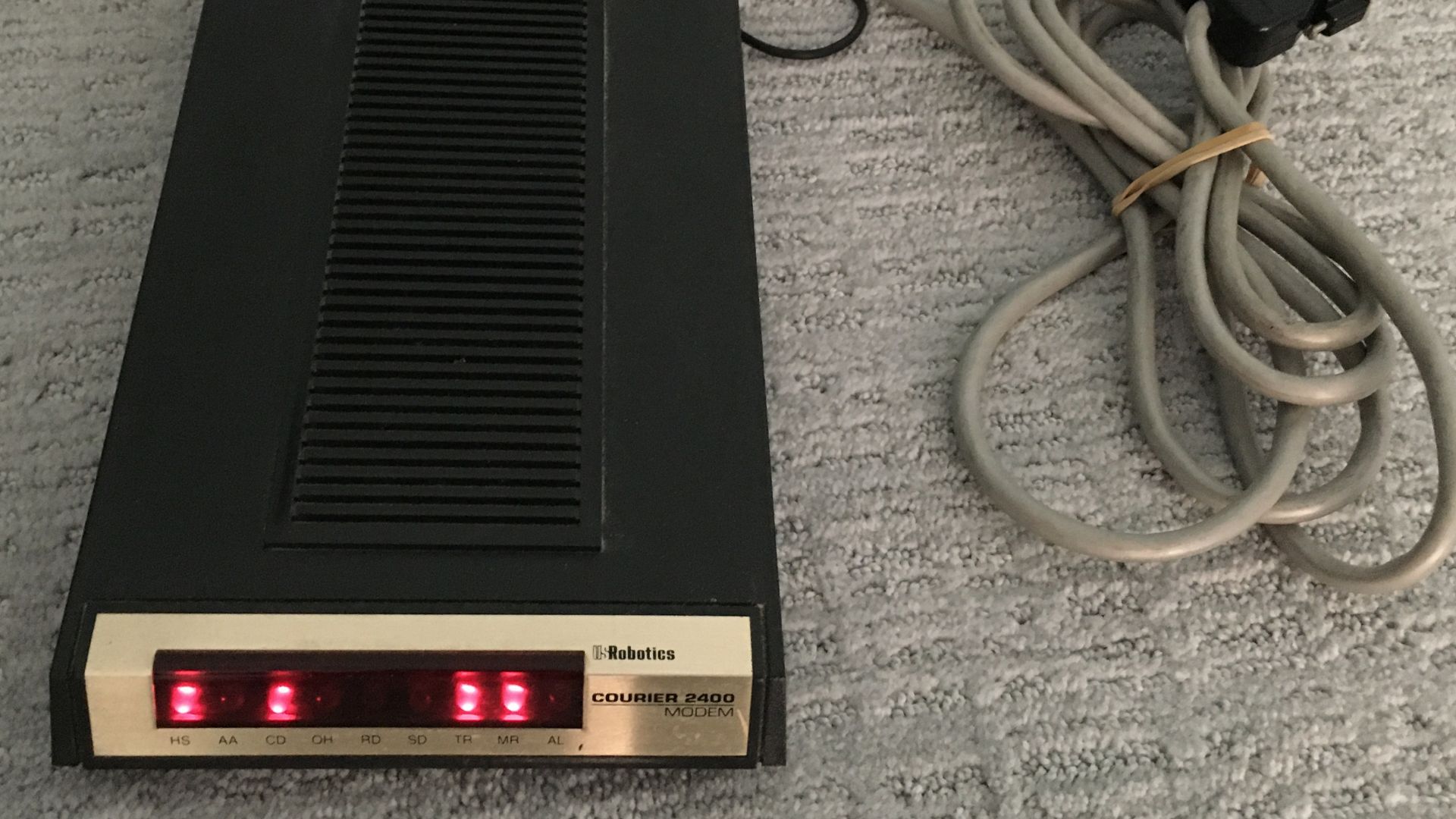 File:USRobotics Courier 2400 Modem powered on.jpg