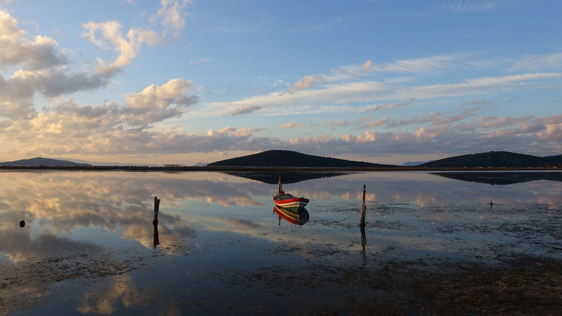 File:A boat rests unused near the Acheloos river delta.jpg