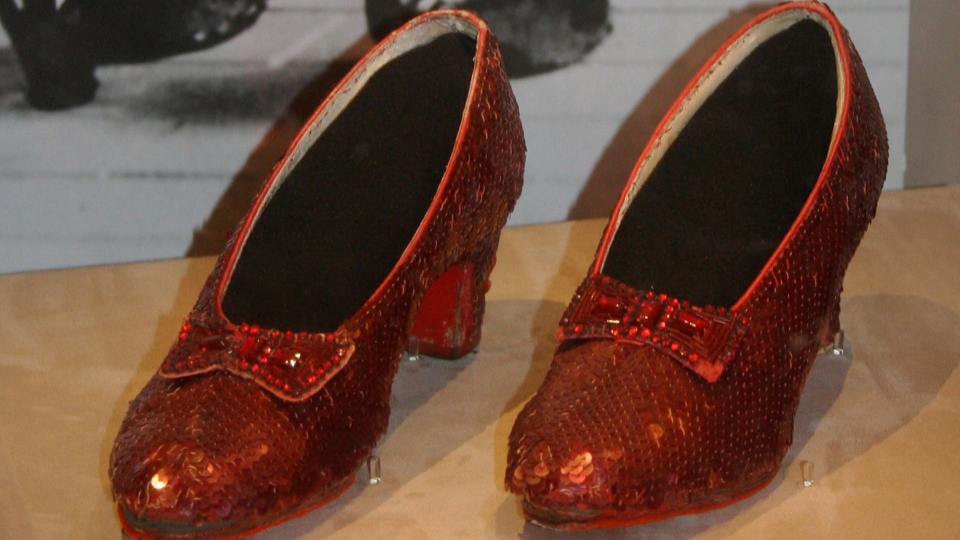 File:Dorothy's Ruby Slippers, Wizard of Oz 1938.jpg