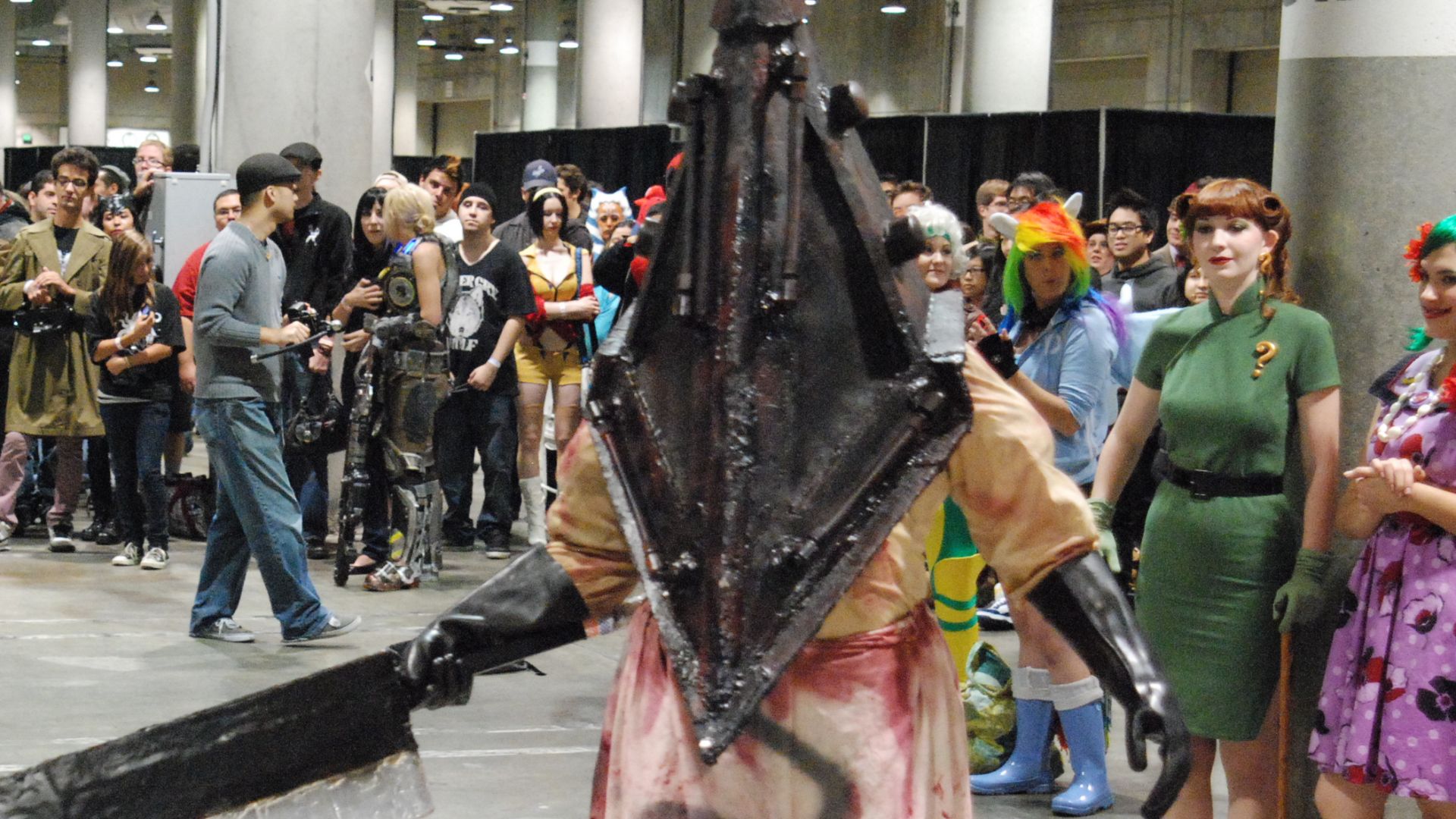 File:Comikaze 2011 - Pyramid Head (7099935371).jpg