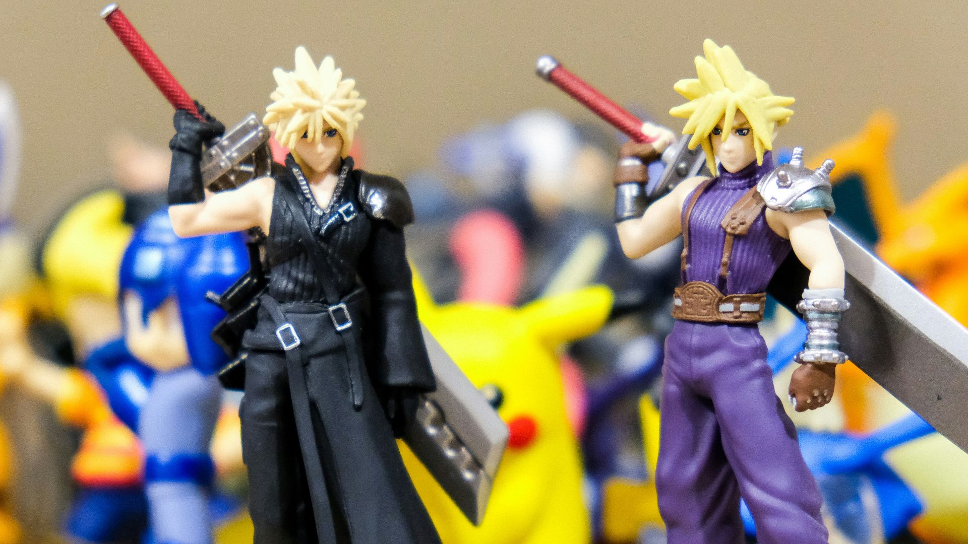 shallow focus photo of Cloud Strife figurine