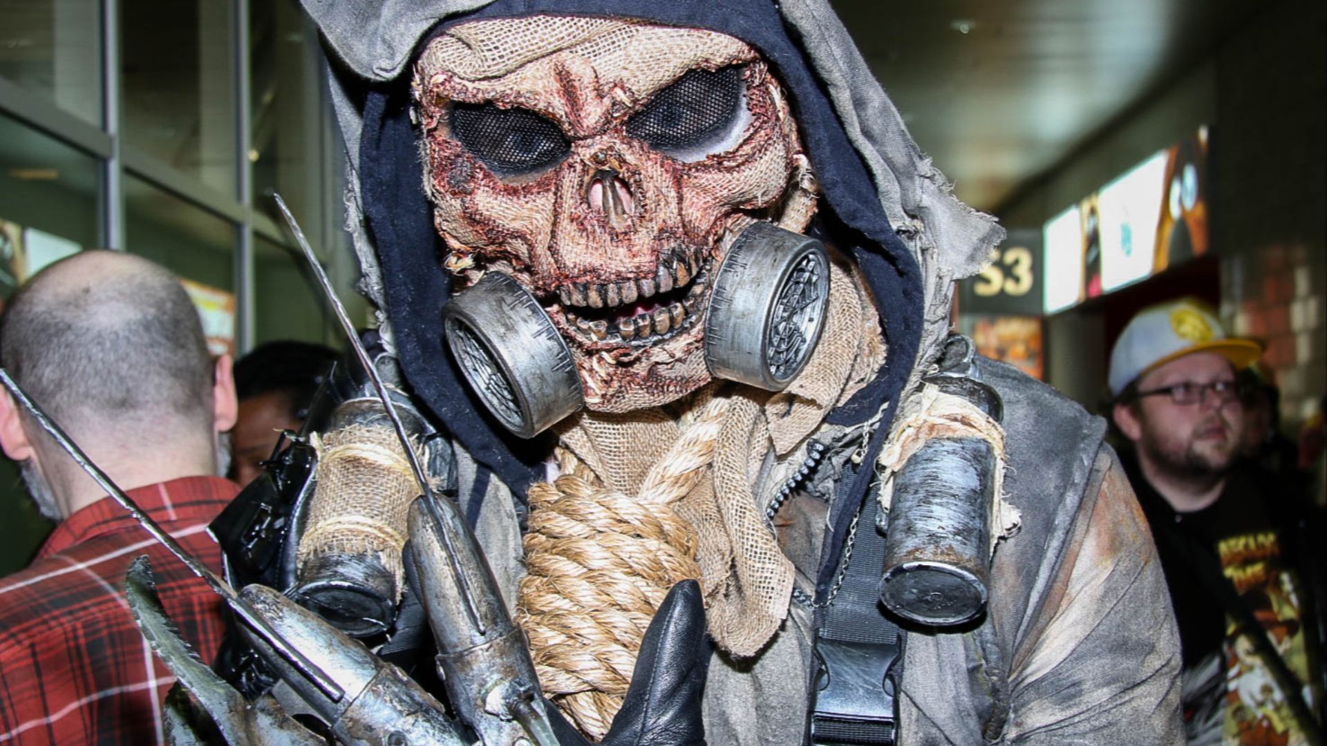 File:Scarecrow Batman Cosplay - MCM Comic Con 2016 (27398645035).jpg