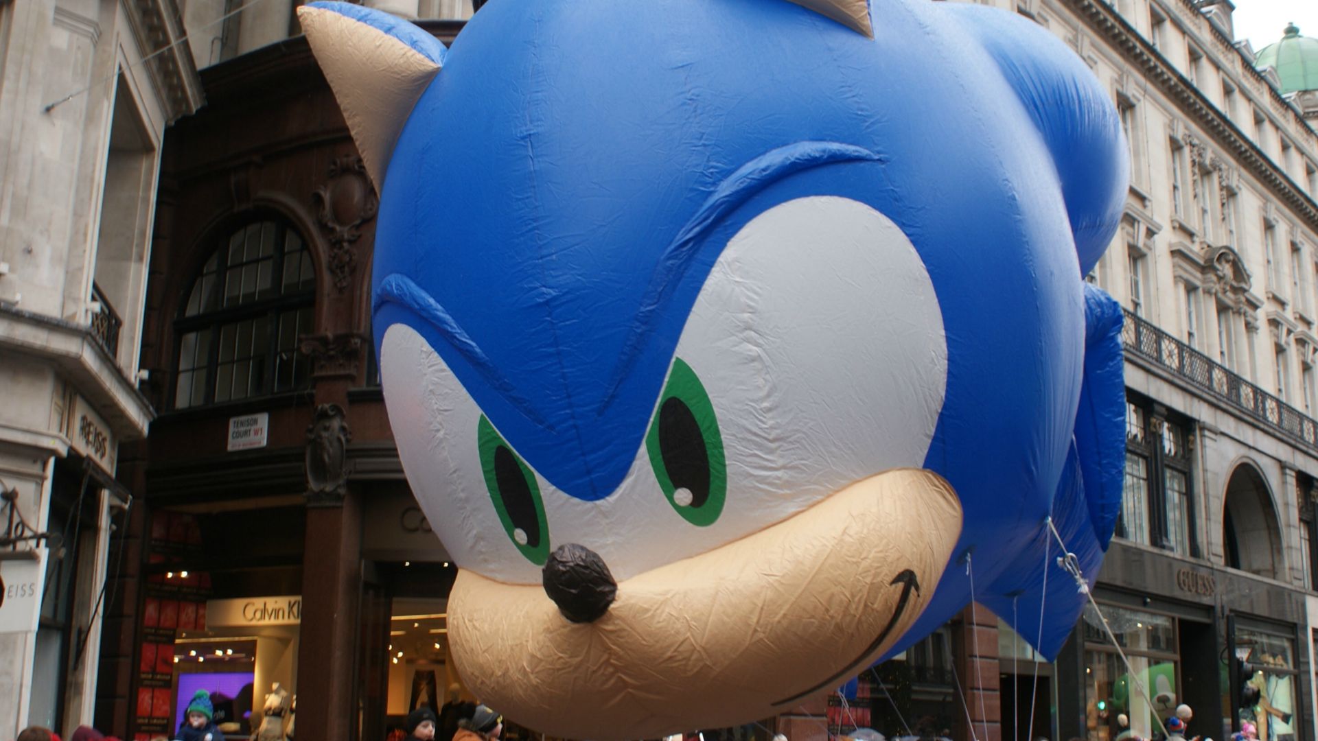 File:View of a large inflatable Sonic the Hedgehog in the Hamley's Toy Parade - geograph.org.uk - 5199998.jpg