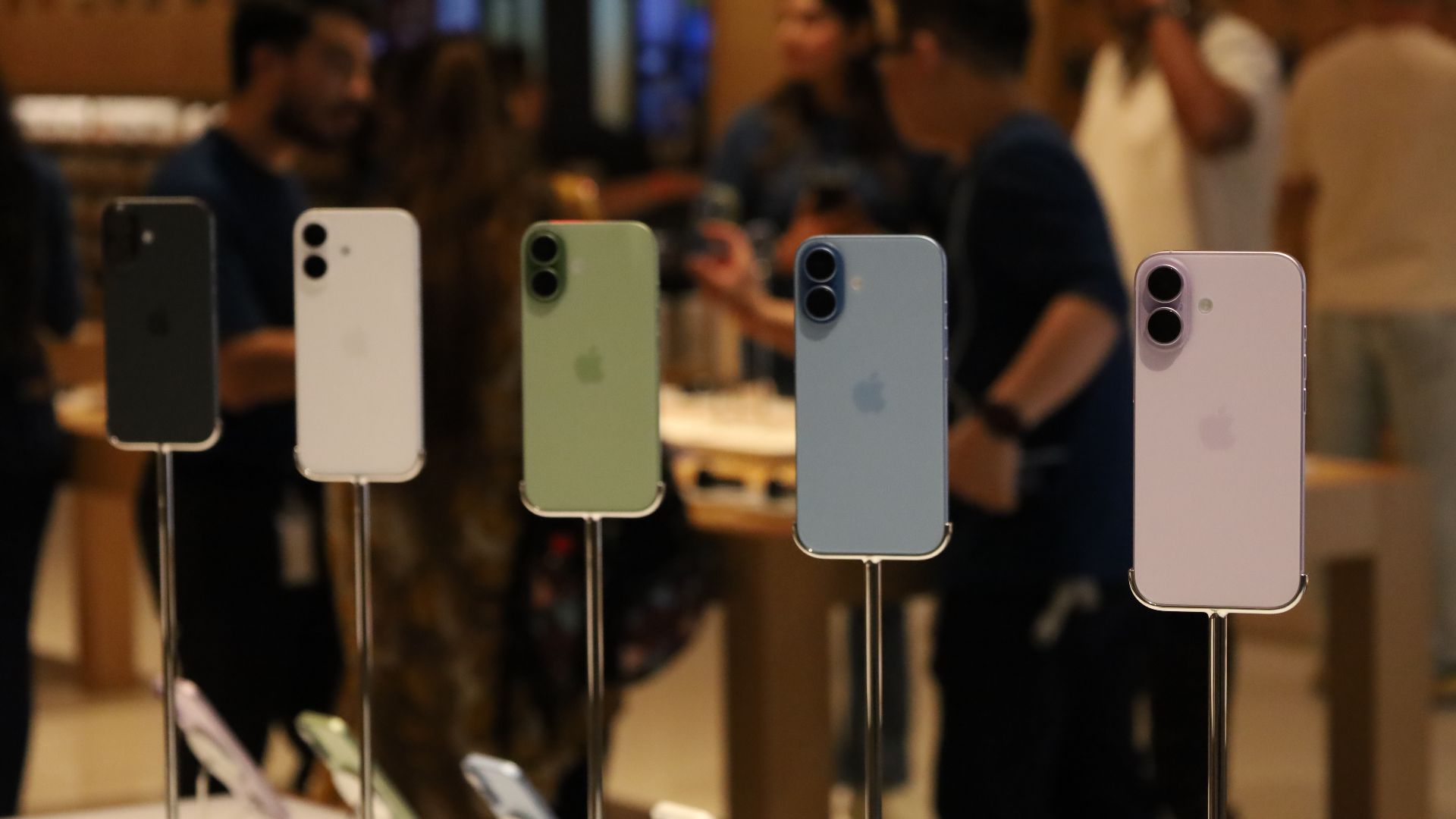 File:IPhone 17 launch at Apple TRX Malaysia 62.jpg