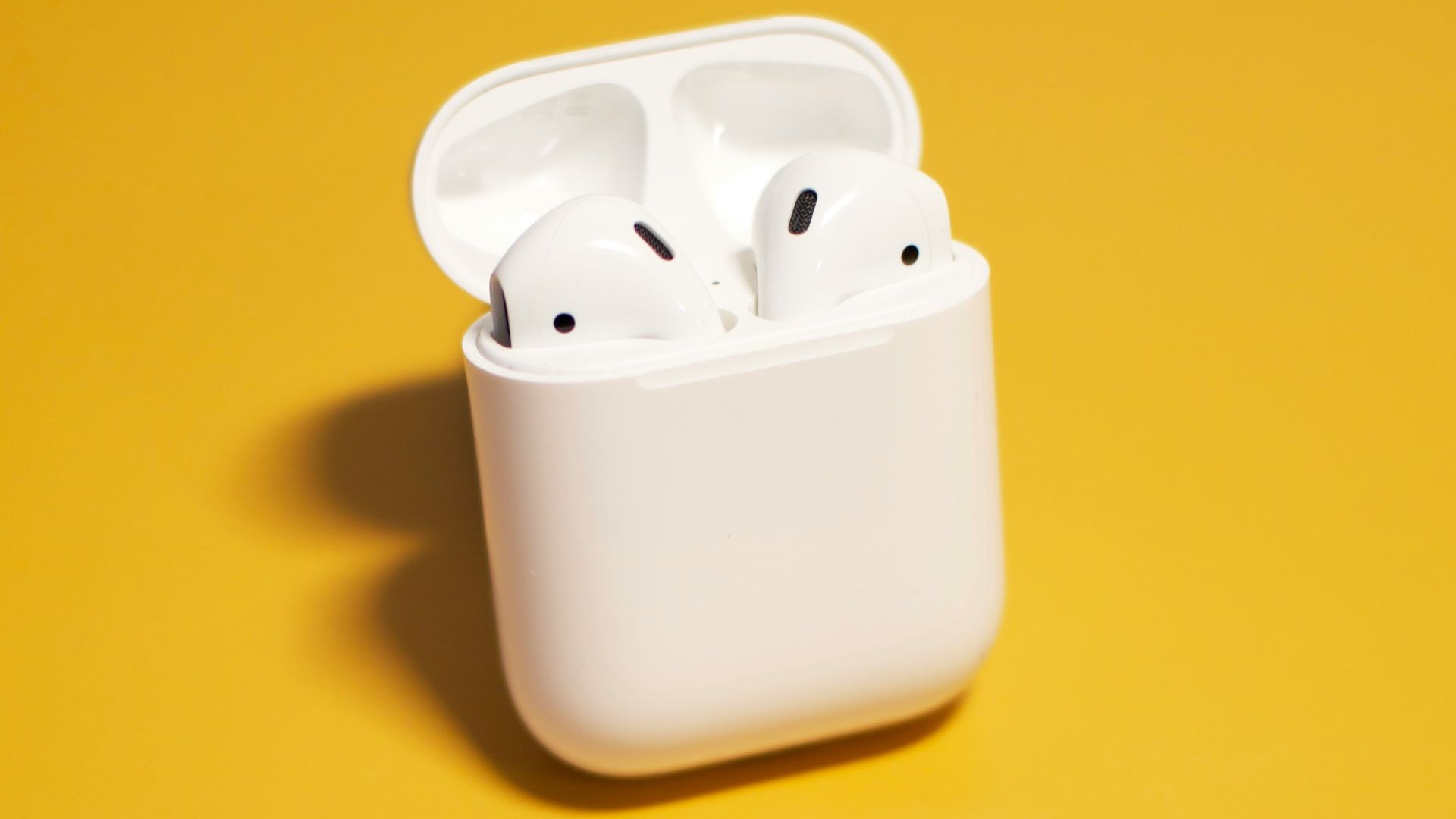 white apple airpods charging case