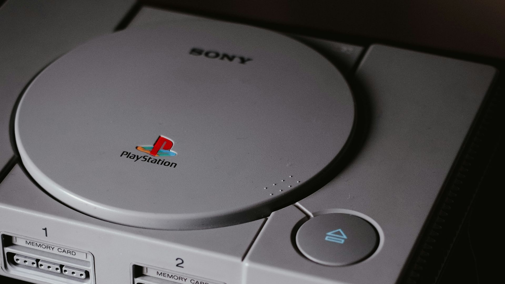photo of closed Sony PS1 with DualShock 1