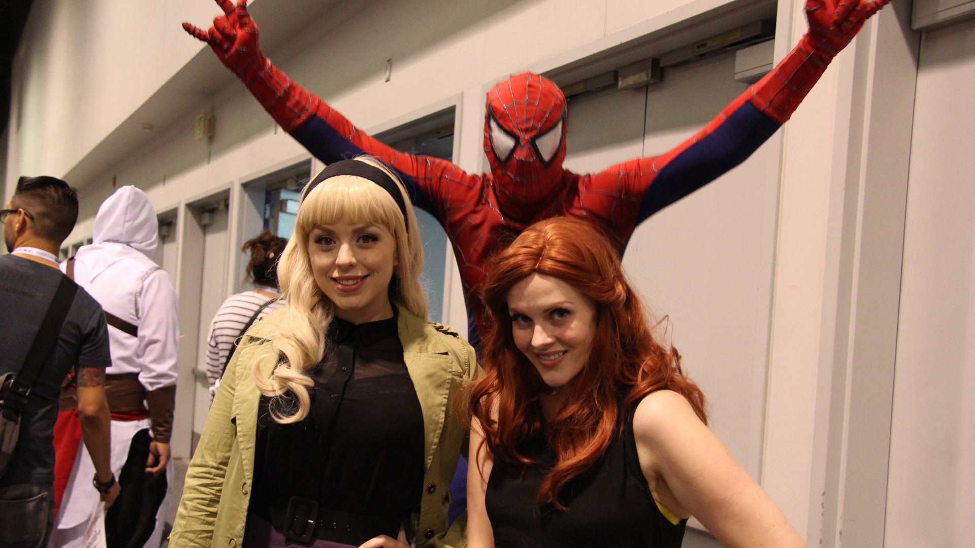 File:WonderCon 2015 - Spider-Man, Gwen Stecy, and Mary Jane (close-up) (17049602815).jpg
