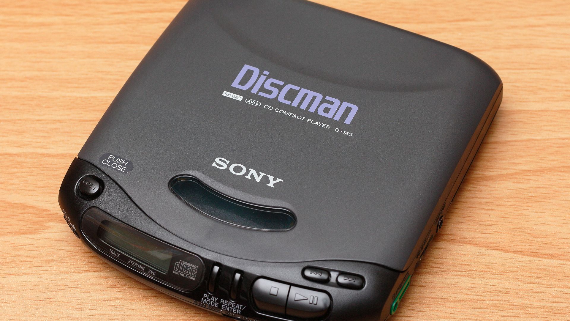 File:Sony Discman D-145 face 20160921a.jpg