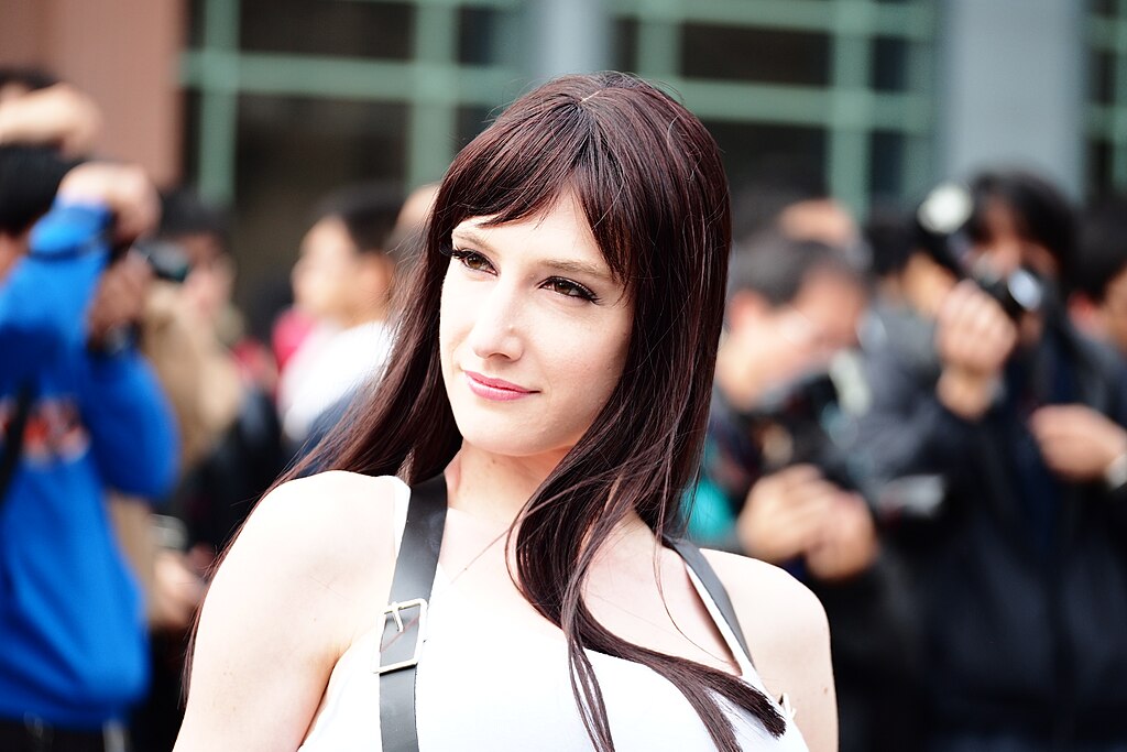 1024px-Cosplayer_of_Tifa_Lockhart_at_FF21_20130216b-2.jpg