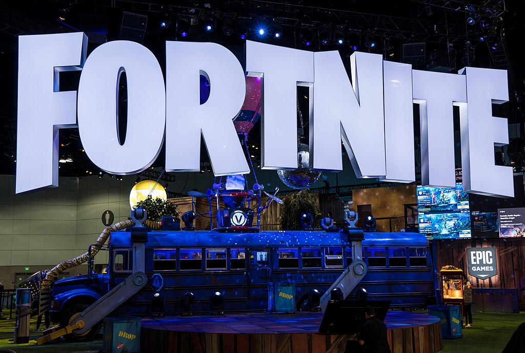 1024px-Fortnite_at_E3_2018_side_front_1-3.jpg