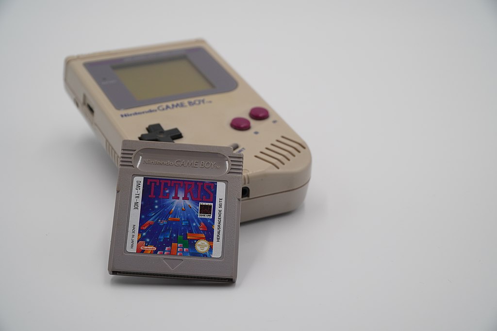 1024px-Game_Boy_and_Tetris.jpg