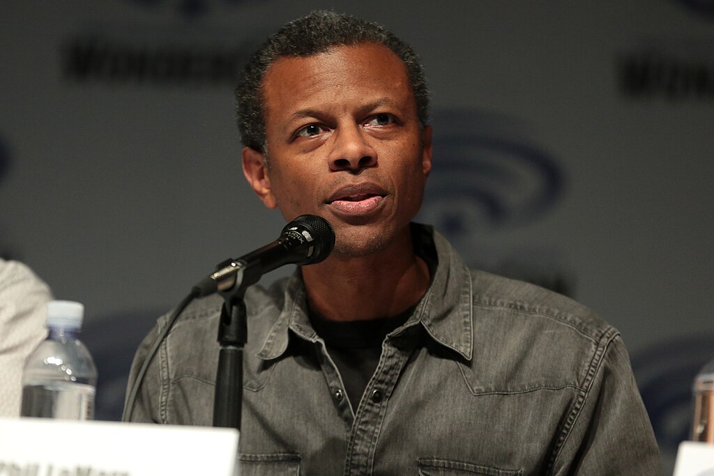1024px-Phil_LaMarr_by_Gage_Skidmore_2-1.jpg