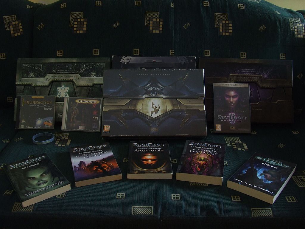 1024px-StarCraft_fan_collection-1.jpg