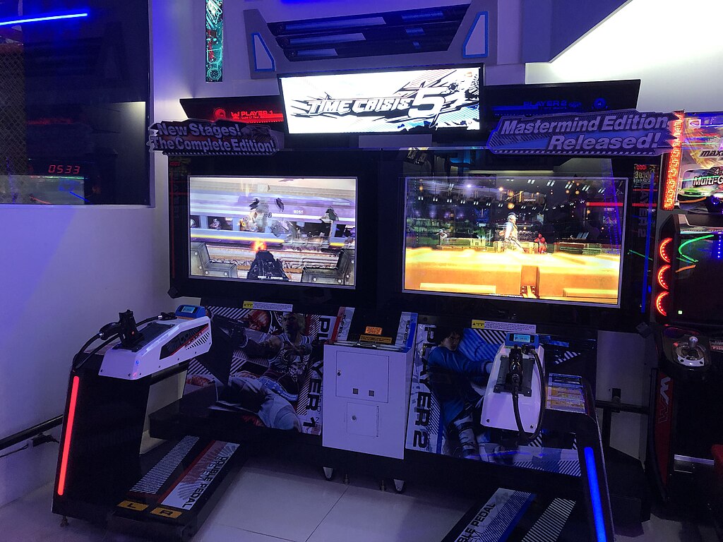 1024px-Time_Crisis_5_Mastermind_arcade_English-1.jpg
