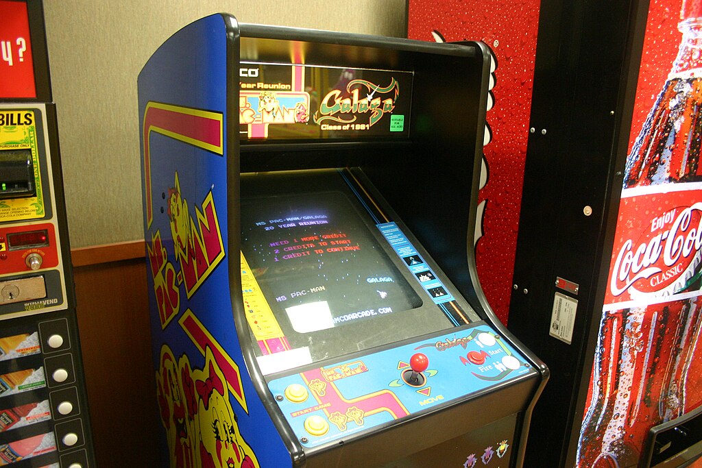 1024px-Video_game_-_Ms_Pacman_and_Galaga-2.jpg