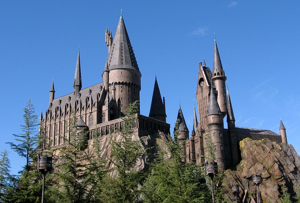 1024px-Wizarding_World_of_Harry_Potter_Castle-2.jpg