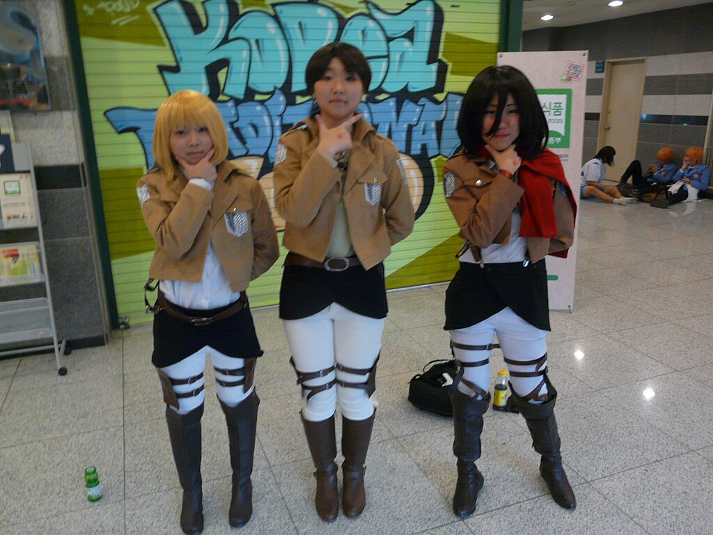 1024px-cosplayoferenyeagermikasaackermanandarminarlertfromattackontitanatthe2013comicworldseoul041-1.jpg