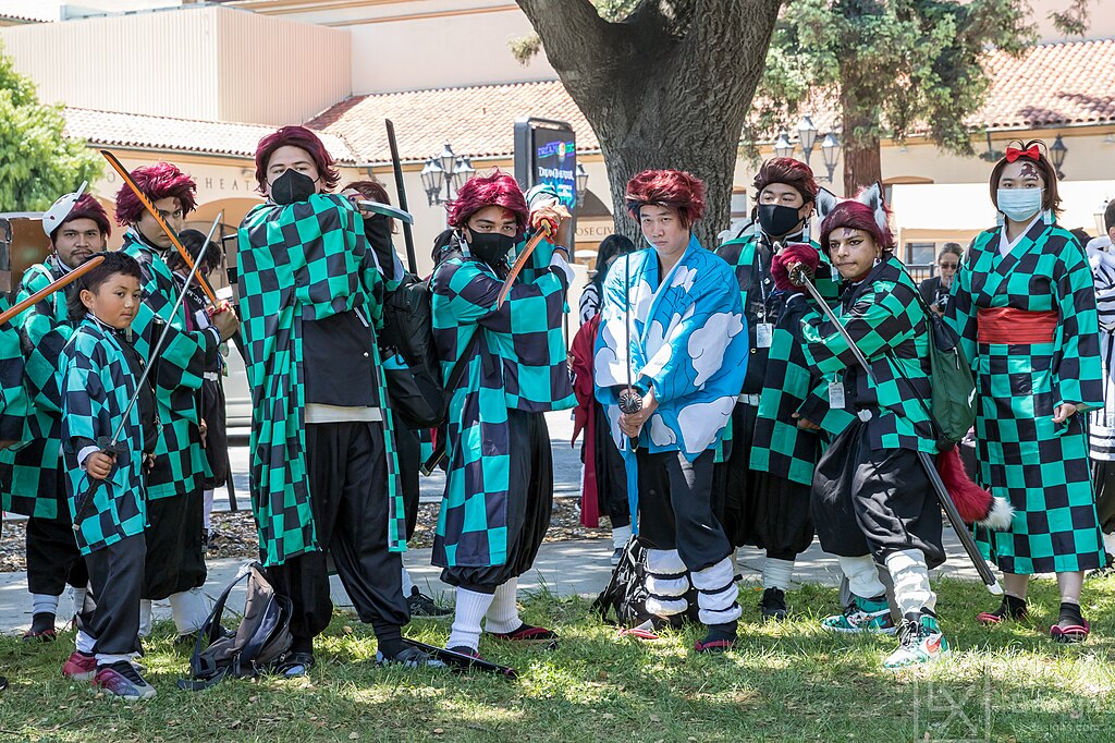 1024px-cosplayoftanjirokamadofromdemonslayerkimetsunoyaibaatfanimecon202353056019220-1.jpg