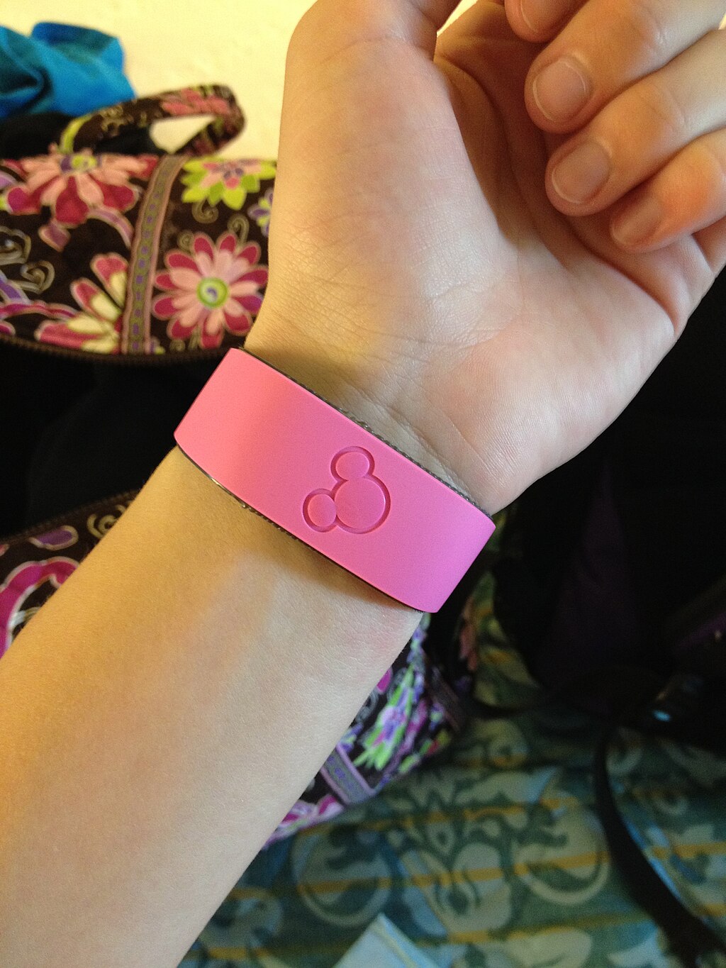 1024px-disneysmagicband.jpg