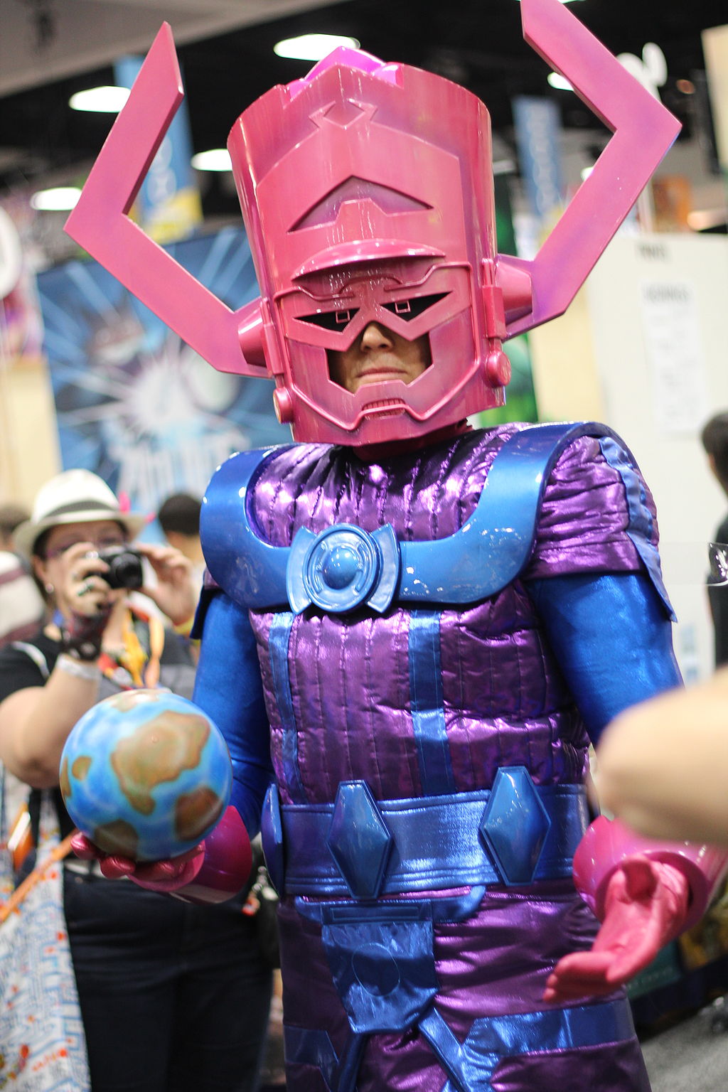 1024px-sdcc2012-galactus7580595896-1.jpg