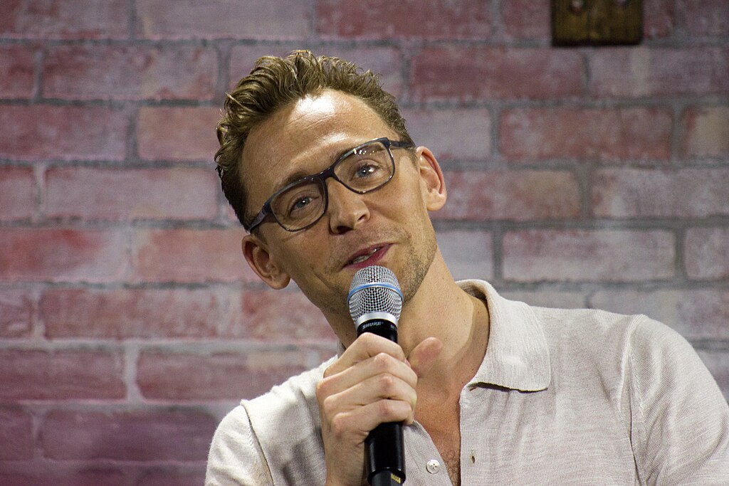 1024px-tomhiddleston28827346203.jpg