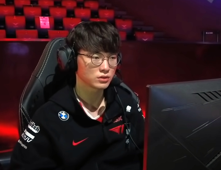 Faker_at_2021_LCK_summer_playoffs-2.jpg