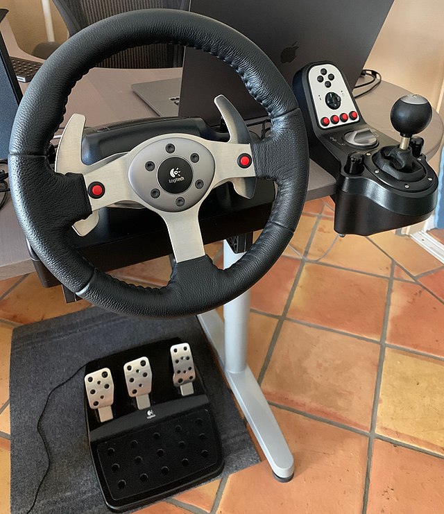 Logitech_G25_Racing_set-4.jpg