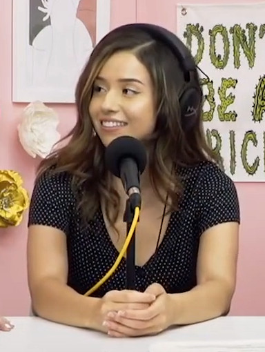 Pokimane_in_2019_in_a_Podcast.jpg