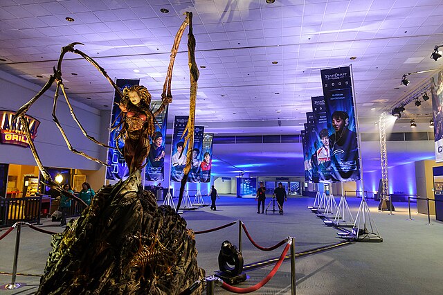 Sarah_Kerrigan_statue_at_BlizzCon_2014_entry-1.jpg