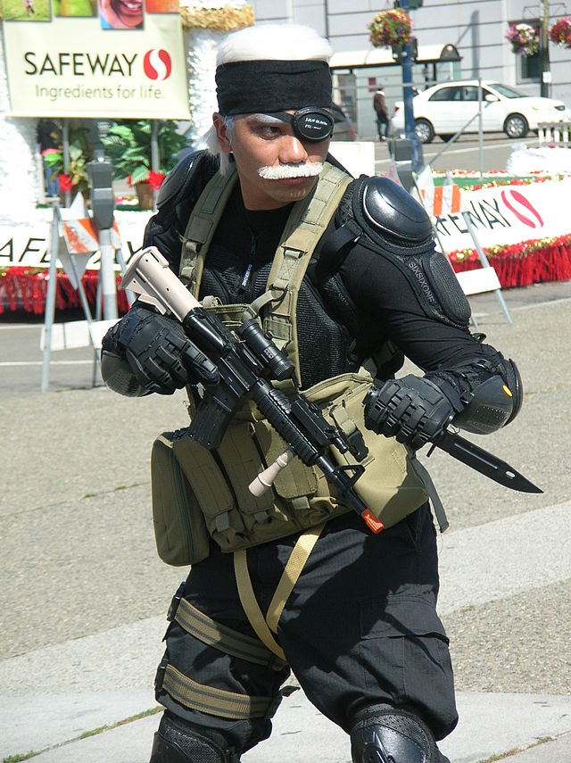 Solid_Snake_cosplayer_at_2010_NCCB_2010-04-18_1.jpg
