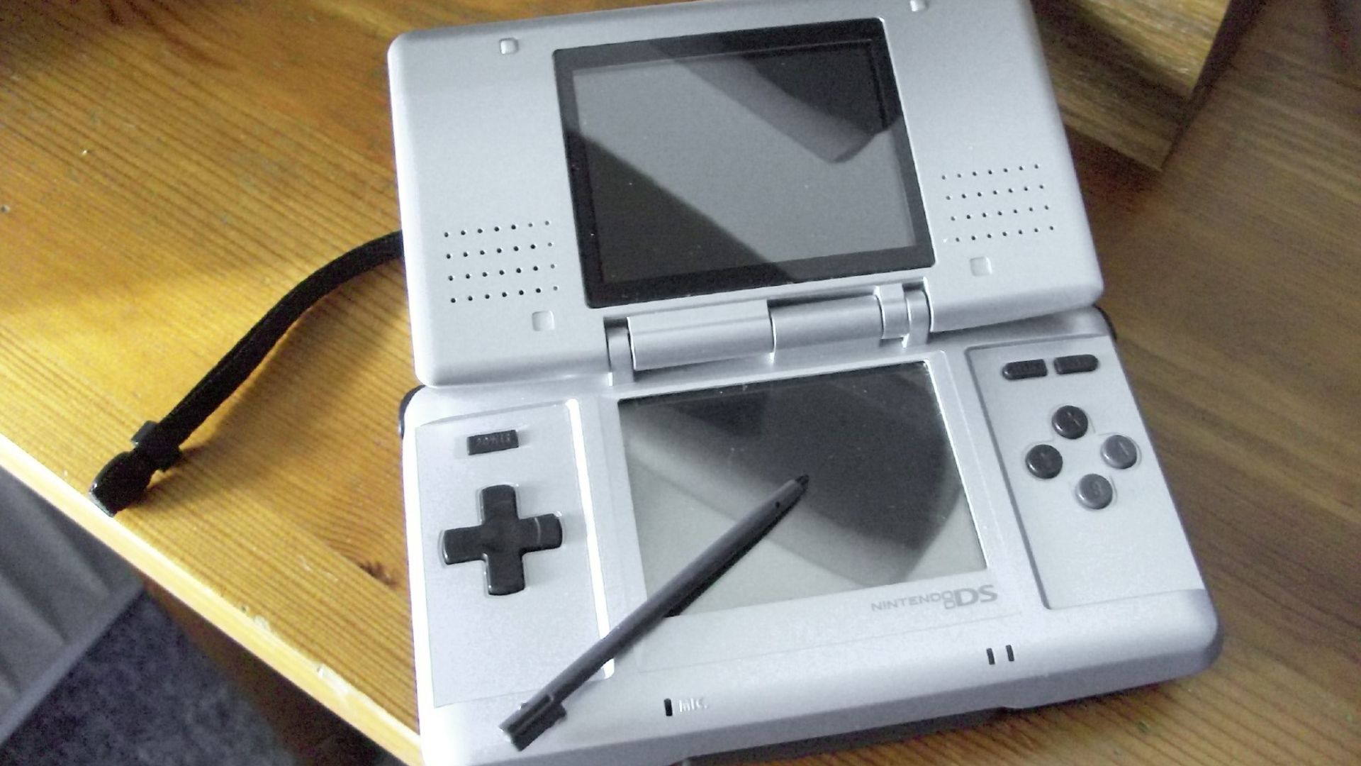 File:Nintendo DS and stylus 20060225.jpg
