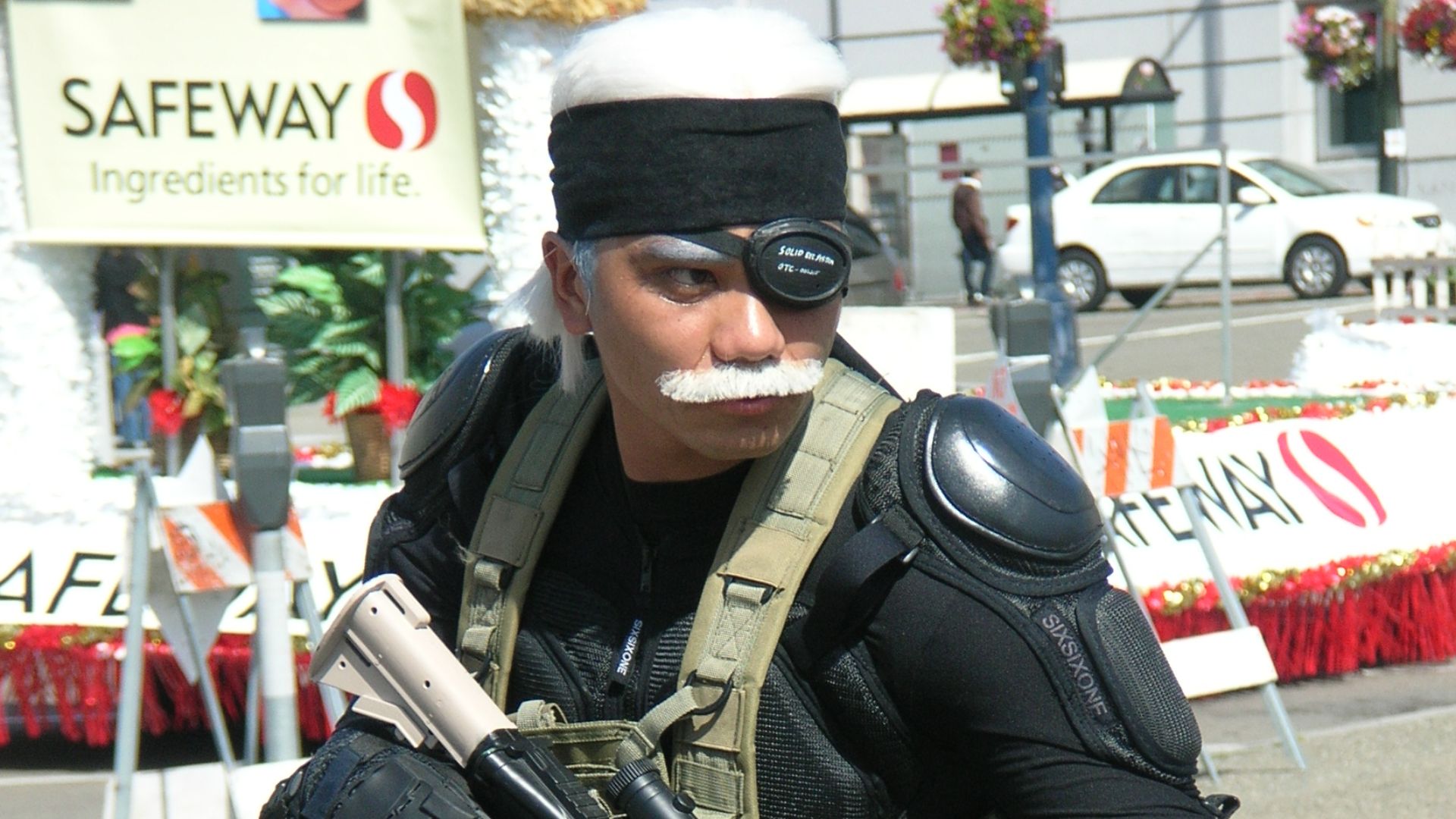 File:Solid Snake cosplayer at 2010 NCCB 2010-04-18 1.JPG