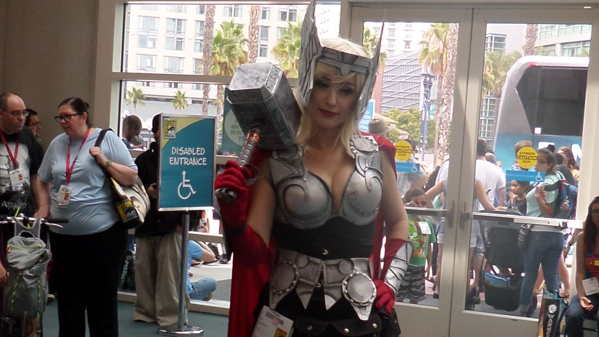 File:Genderbent Thor Cosplay (14766539893).jpg